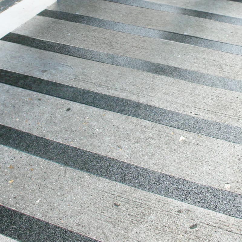Фото Универсальная противоскользящая лента Vell, серый (100 мм х 18,3 м) {400193} (3)