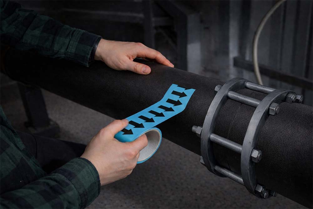 Фото Маркировочная лента Vell синяя, со стрелками для маркировки трубопроводов «ВОЗДУХ» 50 мм/10 м, {VL5010BL-A} (4)