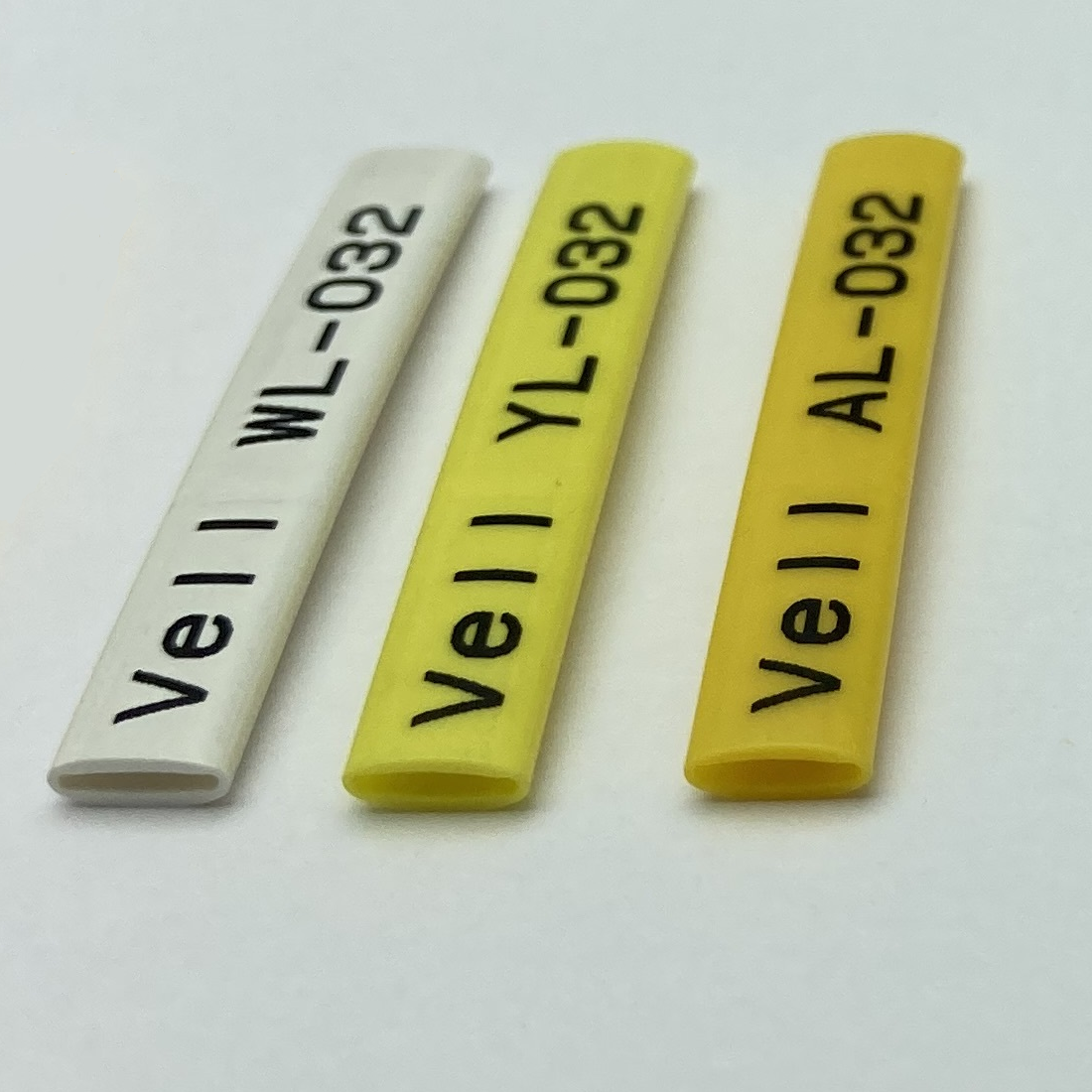 Фото Профиль ПВХ овальный Vell AL-032 для маркировки проводов, Ø 3,2 мм, 200 метров, янтарно-желтый, аналог Partex PO-05 (самозатухающий) {590395} (1)