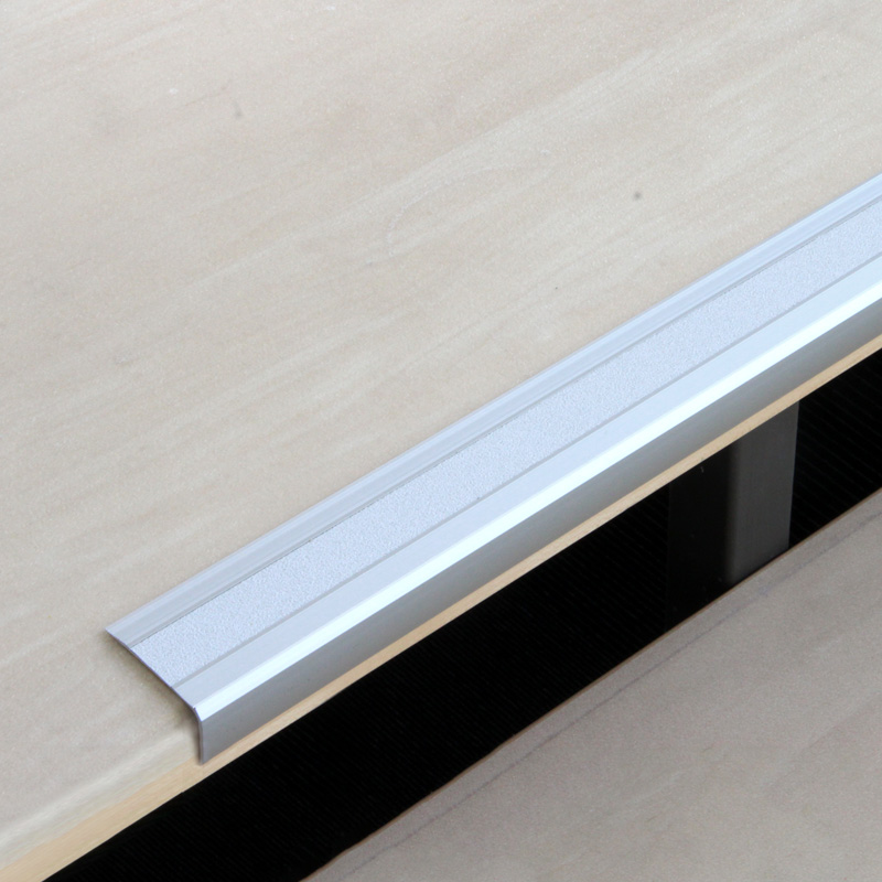 Фото Алюминиевый профиль для краев ступеней, серебряный (50 x 25 х 1000 мм) {Al 1000}