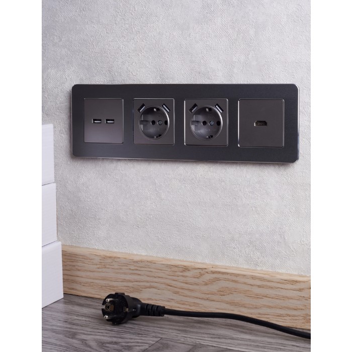 Фото Розетка BRITE USB A+A 3.1А РЮ10-1-БрС сталь IEK BR-U21-D31-K46 (7)