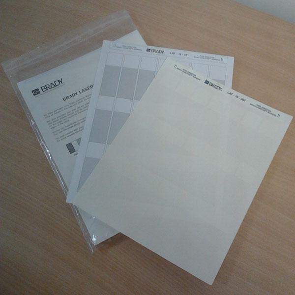 Фото Бумажные этикетки Brady LAT-32-759-1 на листах А4, 76.2 х 22.86 мм, белые {brd29693} (1)