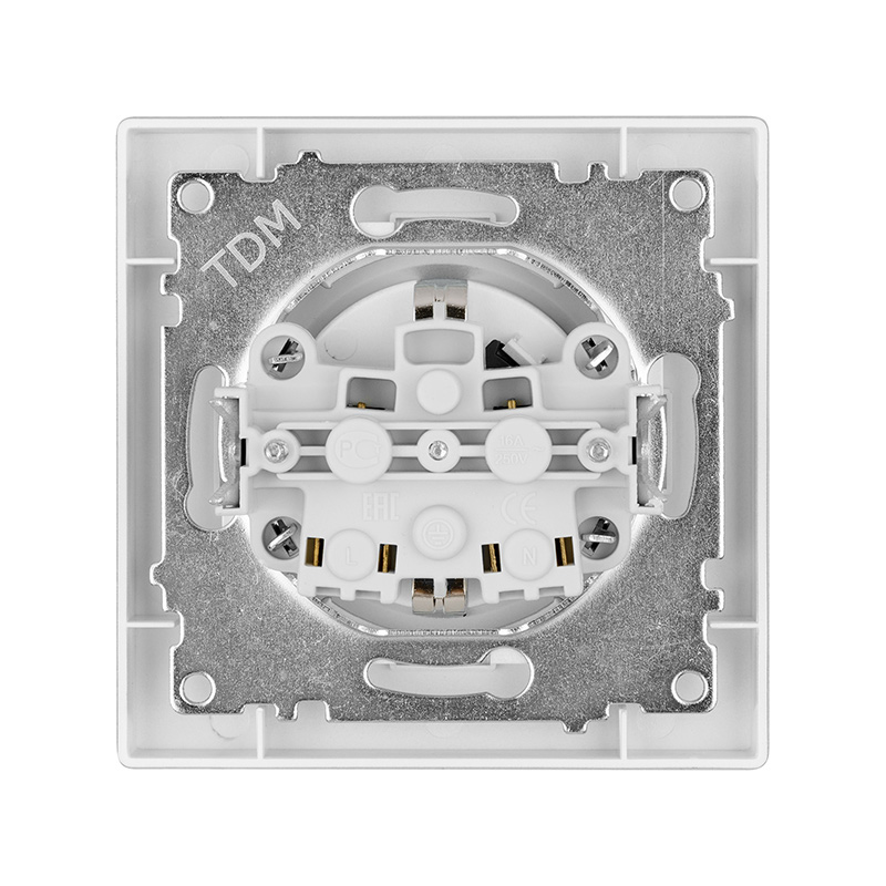 Фото Розетка 2П+З 16А 250В с защ. шт. серебр. металлик "Сенеж" TDM {SQ1816-0233} (3)