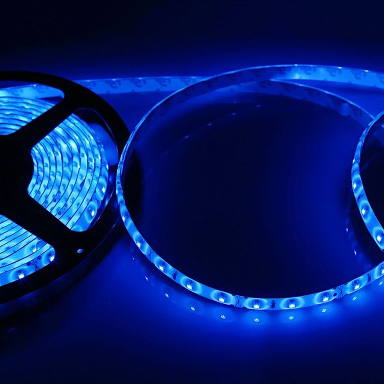 Фото Светодиодная лента 12В, SMD2835, 4,8Вт/м, 60 LED/м, синий, 8мм, 5м, IP65, Lamper {141-353} (4)