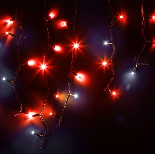 Фото Гирлянда Айсикл (бахрома) светодиодный, 4,0 х 0,6 м, с эффектом мерцания, черный провод "каучук" {255-232}