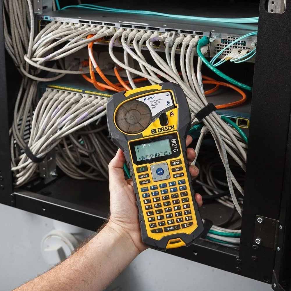 Фото Принтер BRADY M210 (Eng). Портативный ленточный принтер-маркиратор с картриджем M21-750-499 (4)