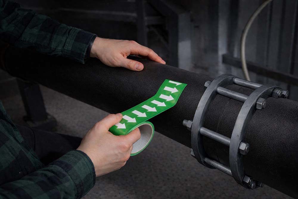 Фото Маркировочная лента Vell зеленая, со стрелками для маркировки трубопроводов «ВОДА» 50 мм/10 м, {VL5010GR-A} (4)