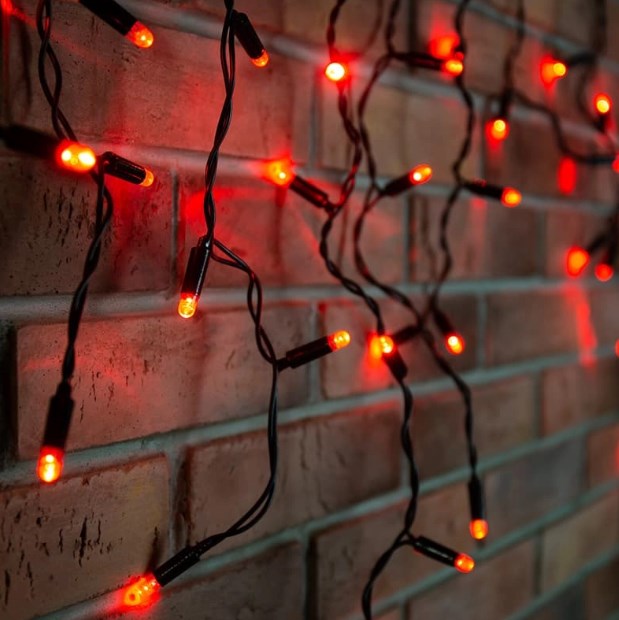 Фото Гирлянда Айсикл (бахрома) светодиодный, 2,4 х 0,6 м, черный провод, 230 В, диоды красные, 88 LED {255-042}