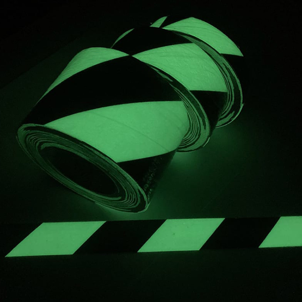 Фото Универсальная противоскользящая лента Vell, черно-зеленый, фотолюминесцентная (25 мм х 18,3 м) {991680} (1)
