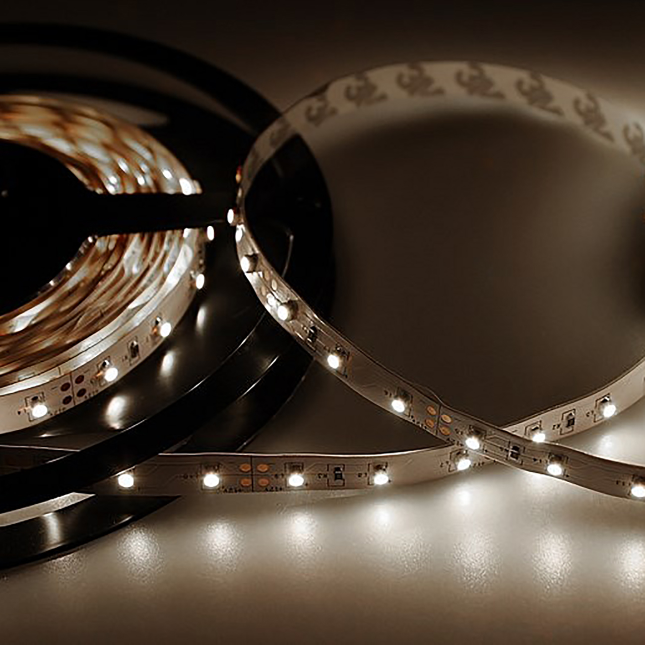 Фото Светодиодная лента, 8 мм, белый, SMD 2835, 60 LED/м, 12 В, Lamper {141-335} (6)